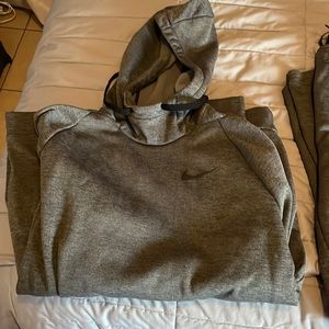 Nike sweatshirt hoodie with pocket in front